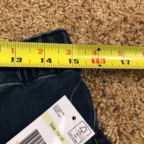 FRAYED JEANS/ NWT/ Frayed Denim
Barrel Straight-Leg Jeans / Dark Blue/size 10/30 - Picture 14 of 16